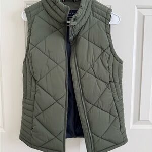 Tommy Hilfiger Green Quilted Vest with Insulated Design